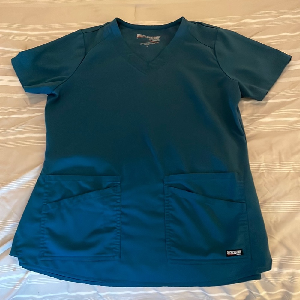 Grey’s Anatomy by BARCO Emma 4 pocket V neck top